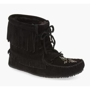 Manitobah Black Suede Fringe Moccasin Boots Women’s 10/11